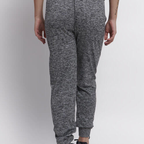 jogger para mujer color gris oscuro vista de espaldas